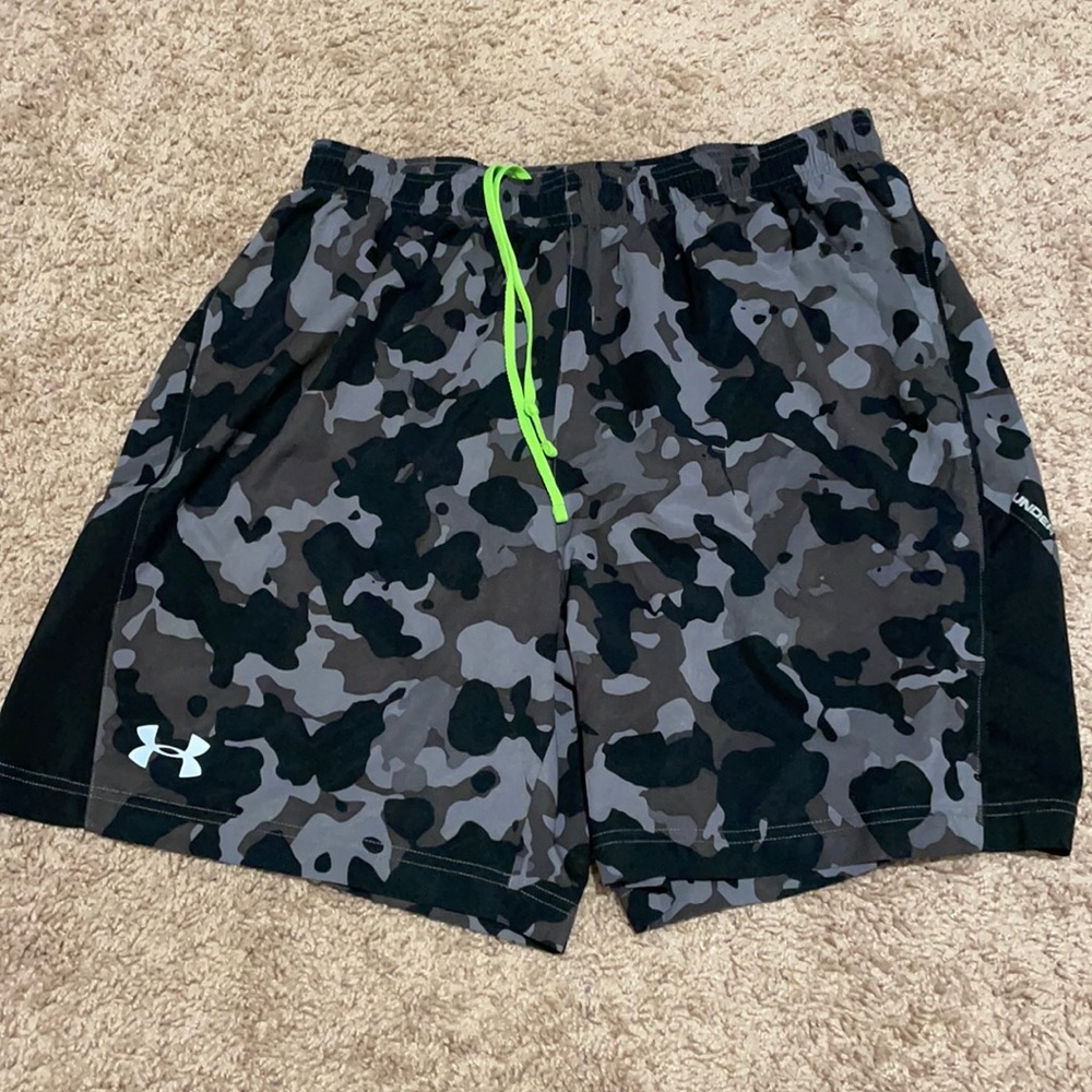 Men’s Under Armour Fitted Shorts Large